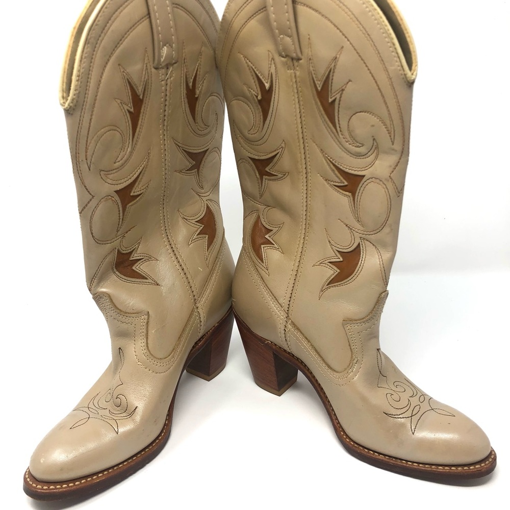 womens DINGO Cream  western boots embroidered shaft  Size 6